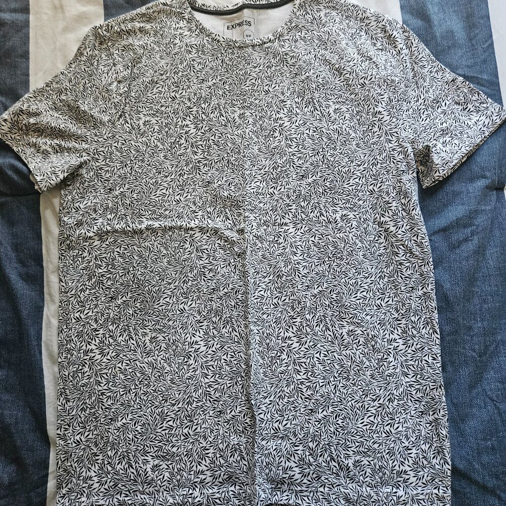 Express Graphic T-Shirt Medium